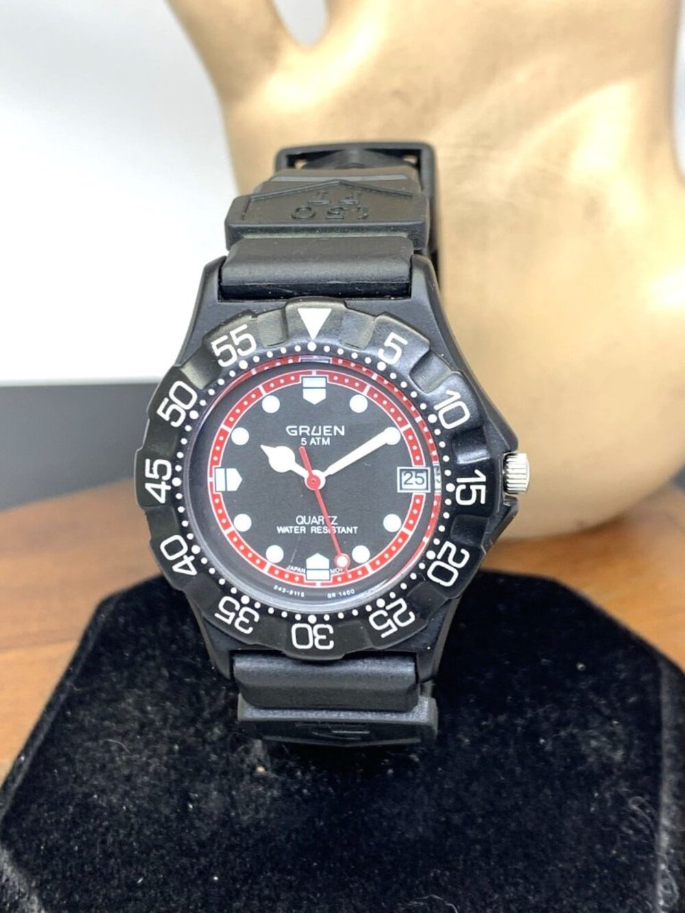 Gruen Unisex Watch GB1400 Diver Style Quartz Red Black Dial Rubber Strap 35mm